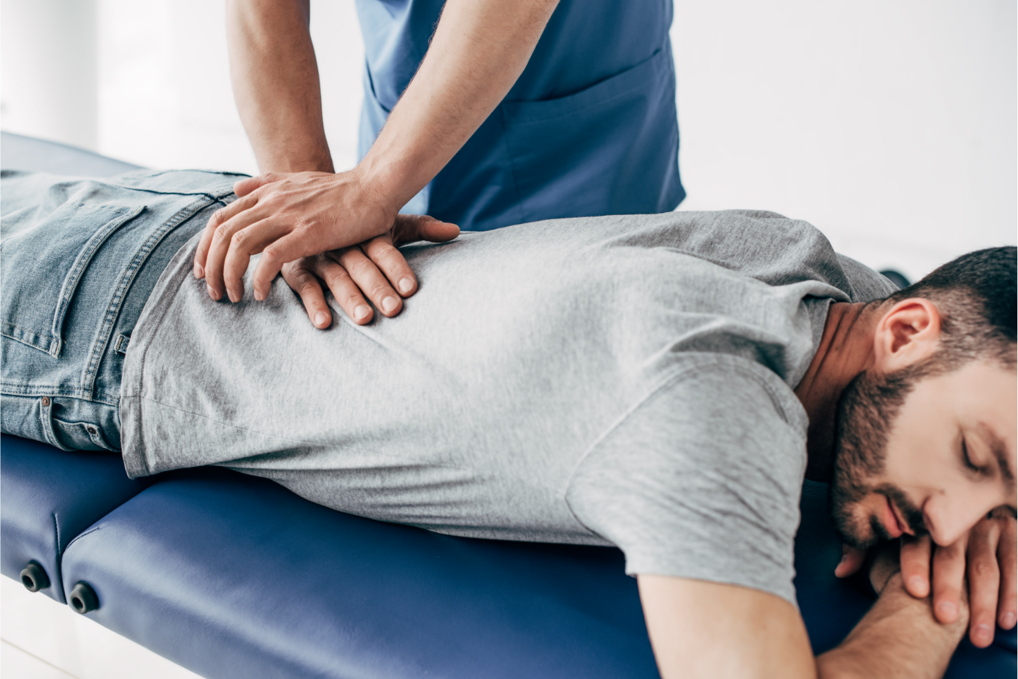 sciatica chiropractor pressing on a man's back, Chiropractor for Osteoarthritis